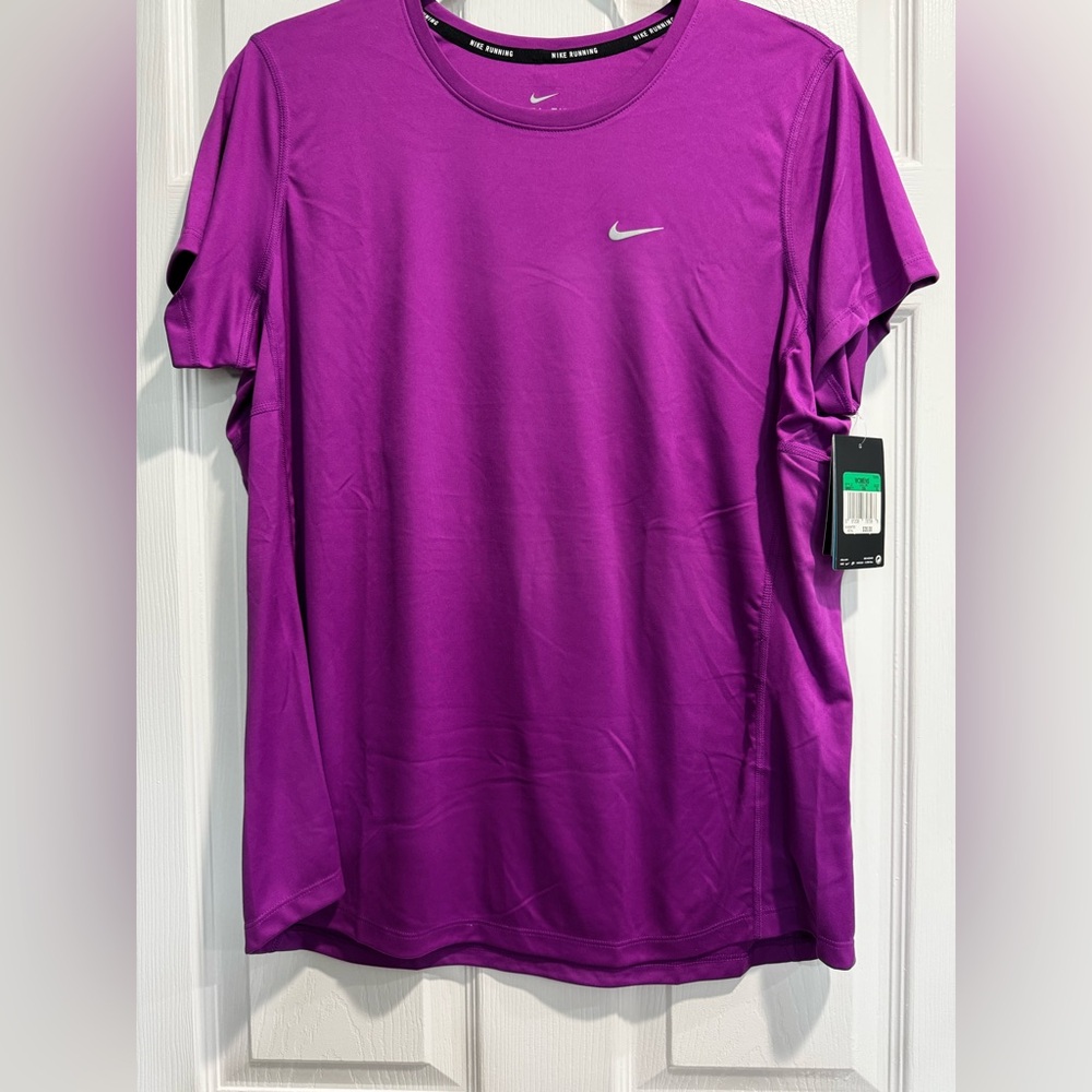 Nike Women's Purple Short Sleeve Workout Tee